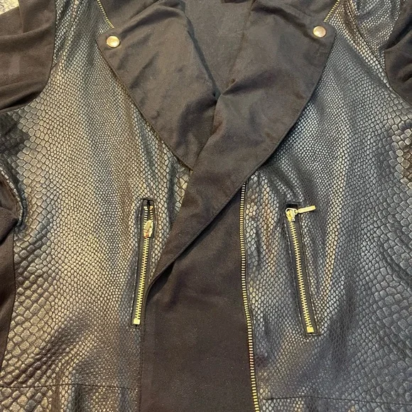 #230 Bali Black Blazer with Gold Details. Size XL - Picture 6 of 9